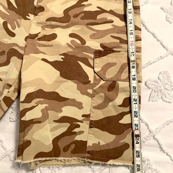 NWT Celebrity Camo Shorts - Picture 4 of 7